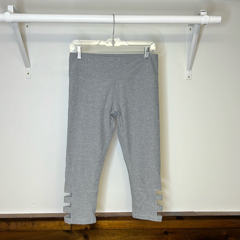 Glyder Gray Cropped Leggings-โ M